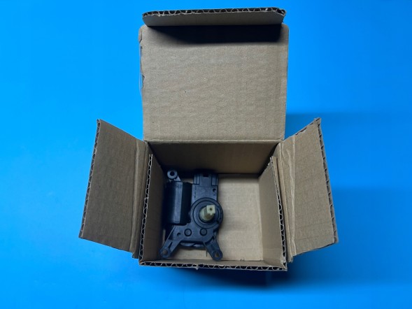 Mercedes-Benz OE 0008205808, A0008205808, A-000-820-58-08 Електродвигун Mercedes-Benz А0008205808