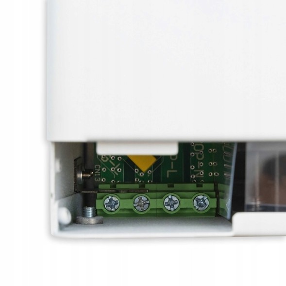 AHE 53864 Сонячний інвертор qoltec off-grid 3500w mppt з опцією wi-fi 24в