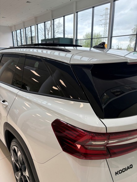Skoda OE Skoda Kodiaq ліфтбек після 2024р чорна стійка C ліва 57H853215A041