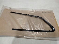 Volvo OE ДЕКОРАТИВНА НАКЛАДКА СКЛА ПРАВА ЗАДНЯ VOLVO V90 CROSS COUNTRY 32219275