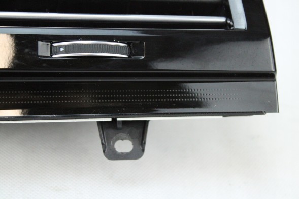Volkswagen OE 761858416 N19 НОВИЙ ORG CENTER AIR GRILL LED VOLKSWAGEN TOUAREG III 761858416