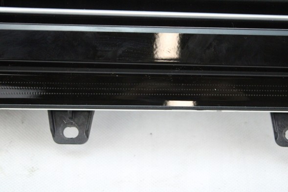 Volkswagen OE 761858416 N19 НОВИЙ ORG CENTER AIR GRILL LED VOLKSWAGEN TOUAREG III 761858416