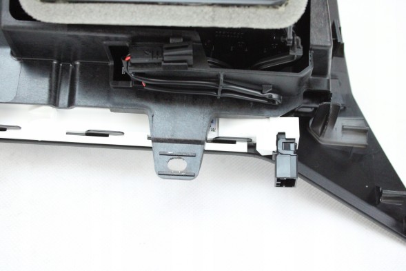 Volkswagen OE 761858416 N19 НОВИЙ ORG CENTER AIR GRILL LED VOLKSWAGEN TOUAREG III 761858416