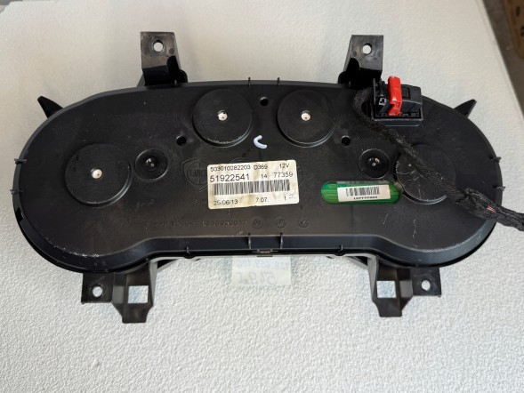 Fiat OE СЧЕТЧИК СПІДОМЕТРА ПРИЛАДОВА ПАНЕЛЬ ДЛЯ FIAT 500L 51922541 503010282203