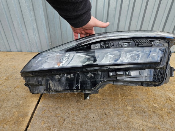 Nissan заводська комплектація 100-8D02G Nissan qashqai j12 full led лампа права передня