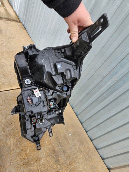 Nissan заводська комплектація 100-8D02G Nissan qashqai j12 full led лампа права передня