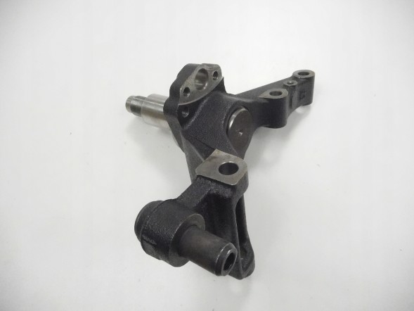 Mazda OE Кулак задній правий Mazda Premacy 99- OE C100-26-1A0