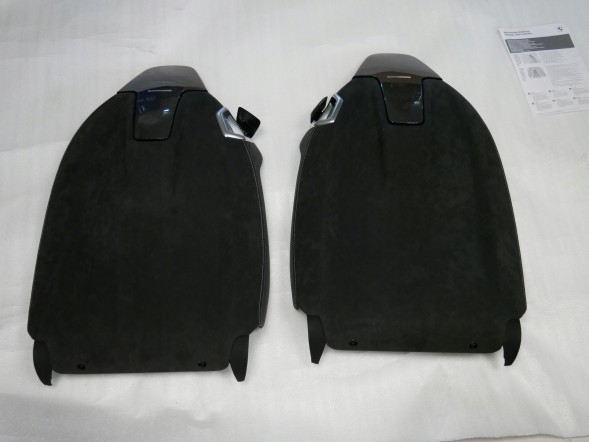 BMW OE BMW F91 F92 G14 G15 G22 G42 G82 G83 G87 TYLNE OSŁONY FOTELI M-PERFORMANCE 5A40303 52105A40303 ALCANTARA CARBON PLECY FOTELI BMW F91 F92 G14 G15 G22 G42 G87 ЗАДНІ НАКЛАДКИ НА СИДІННЯ M-PERFORMANCE 5A40303