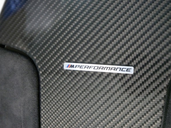BMW OE BMW F91 F92 G14 G15 G22 G42 G82 G83 G87 TYLNE OSŁONY FOTELI M-PERFORMANCE 5A40303 52105A40303 ALCANTARA CARBON PLECY FOTELI BMW F91 F92 G14 G15 G22 G42 G87 ЗАДНІ НАКЛАДКИ НА СИДІННЯ M-PERFORMANCE 5A40303