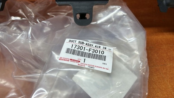 Toyota OE 17301-F3010 YARIS IV 20- ЗАХИСНА ПАНЕЛЬ ПЕРЕДНЬОГО БАМПЕРА, КРОНШТЕЙН ПІДСИЛЮВАЧА TOYOTA YARIS IV 20-