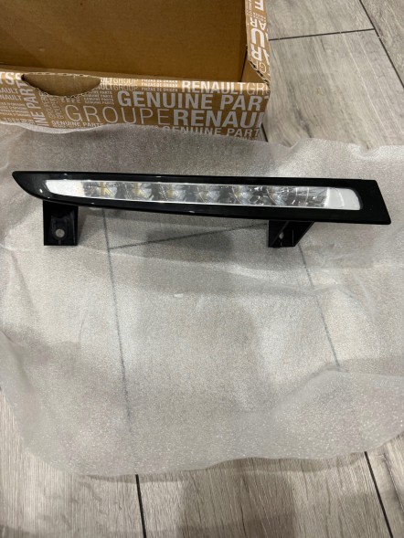 Renault OE LED PRAWY PRZEDNI 266002887R RENAULT MEGANE III 3 Led prawy przedni 266002887r renault megane iii 3