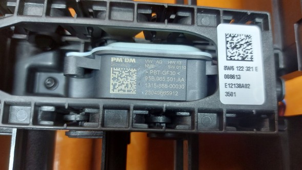 Volkswagen OE 8W6122321E 8W6122327 95B965501AA Жалюзі Направляючі Повітря Впускного Отвору Радіатора Audi A4 A5 B9 19-