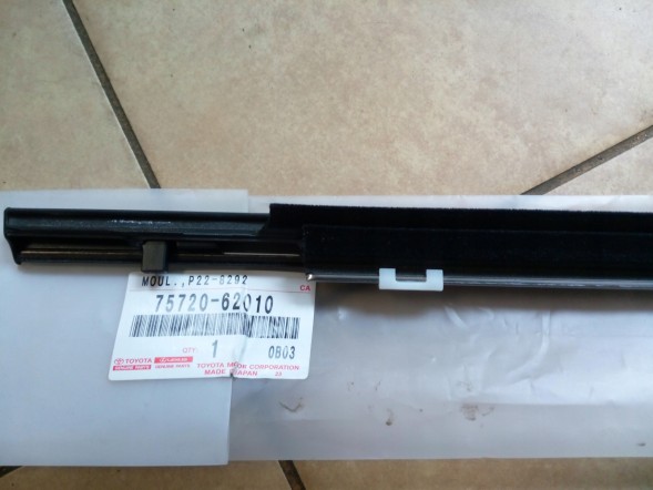 Toyota OE 75720-62010 ПЛАНКА СКЛА-ПІДВІКОННЯ TOYOTA MIRAI '15-20 ХРОМ ПЕРЕДНІЙ ГЛЯНЕЦЬ НОВА ОРИГ.*