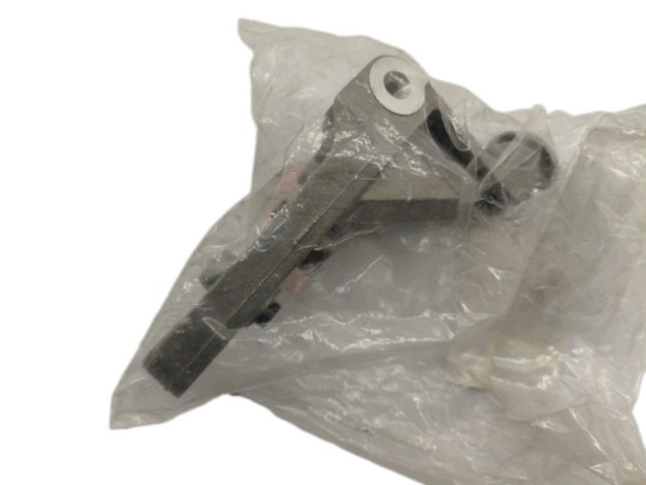 Land Rover OE Кронштейн компресора Land Rover LR028882