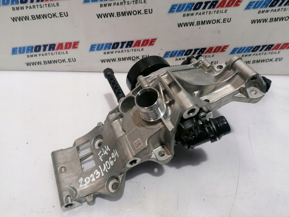BMW OE 11518631940 8631940 BMW F70 F74 U06 U10 U11 B48 ВОДЯНИЙ НАСОС 8631940