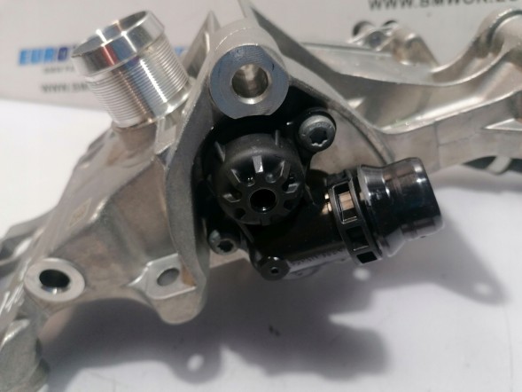BMW OE 11518631940 8631940 BMW F70 F74 U06 U10 U11 B48 ВОДЯНИЙ НАСОС 8631940