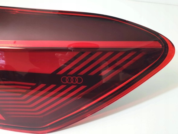 Audi OE MRKA Audi Q4 E TRON LAMPA PRAWA PRAWY TYŁ 89A945092 Audi q4 e tron лампа права задня 89a945092