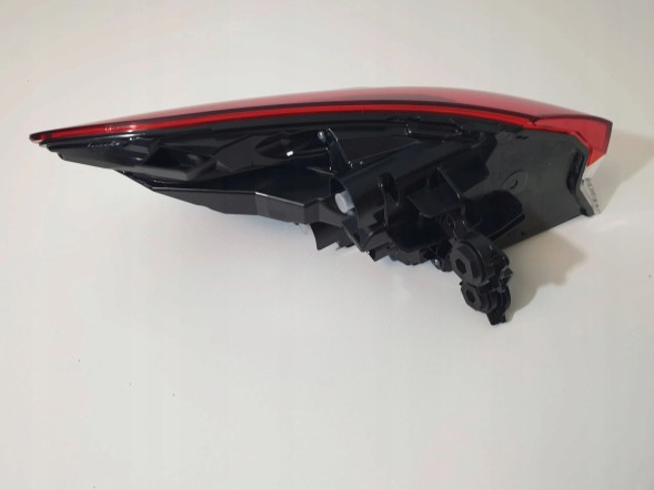 Audi OE MRKA Audi Q4 E TRON LAMPA PRAWA PRAWY TYŁ 89A945092 Audi q4 e tron лампа права задня 89a945092
