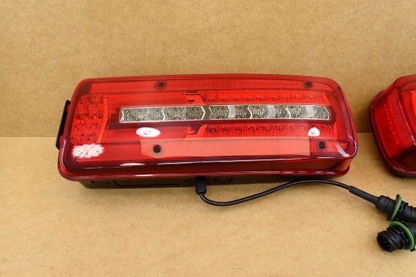 MAN OE MAN LAMPA PRAWA LEWA TGX TGS TG3 2VP012381-04 2VD012381-03 HELLA OEM 81.25225-6578 81.25225-6585 2VP012381-04 2VD012381-03 Лампа MAN права/ліва TGX TGS TG3 2VP012381-04 2VD012381-03 HELLA OEM