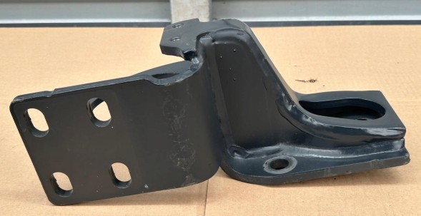 Iveco OE КРОНШТЕЙН КРІПЛЕННЯ ПІДВІСКИ КАБІНИ IVECO S-WAY 5802358794