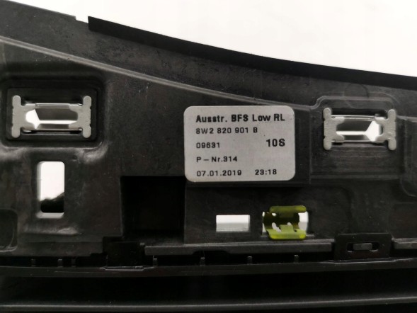 Audi OE 8W2820901B, DWP463800OE Центральна решітка обдуву Audi A5 8W2820901B RHD