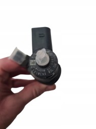 Audi OE 03L130277Q WTRYSKIWACZ Інжектор bosch 0445110647 audi vw 2.0 tdi 03l130277q новий