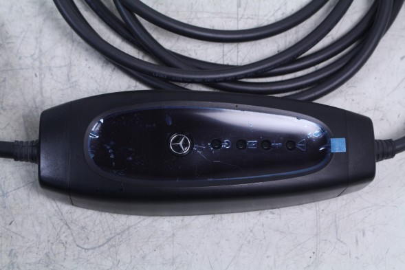 Mercedes-Benz OE КАБЕЛЬ ЗАРЯДЖАННЯ ЗАРЯДНИЙ ПРИСТРІЙ MERCEDES EQS EQB EQE A0005833905