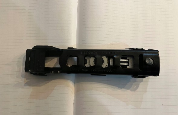 Audi OE Слайдер регулювання вис пояса Audi OE 8V0857819
