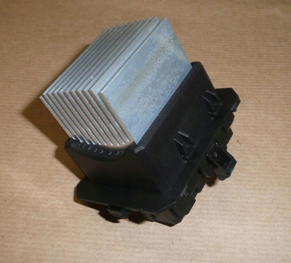 Peugeot OE 6441.AA Резистор повітродувки р 108,308 6441.Aa
