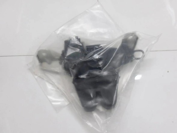 Mercedes-Benz OE A205750600 MERCEDES C-КЛАС W205 ЗАМОК ЗАДНЬОГО ЛЮКА