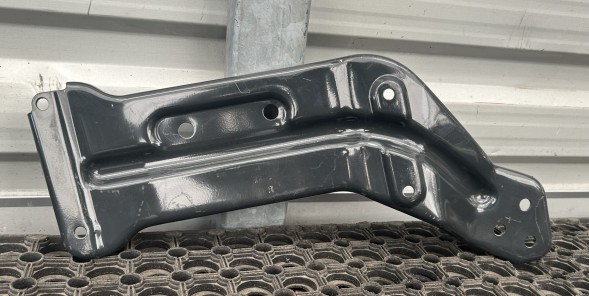 Iveco OE КРОНШТЕЙН КРІПЛЕННЯ ПІДНІЖКИ БРИЗКОВИКА IVECO S-WAY 5802326961 НОВИЙ