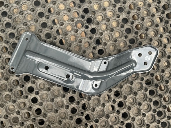 Iveco OE КРОНШТЕЙН КРІПЛЕННЯ ПІДНІЖКИ БРИЗКОВИКА IVECO S-WAY 5802326961 НОВИЙ