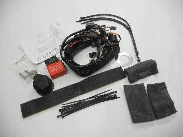 Ford OE КОМПЛЕКТ БУКСИРУЮЧОГО ГАКА ЕЛЕКТРИЧНОГО FORD FOCUS OE 1520928