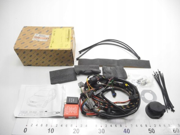 Ford OE КОМПЛЕКТ БУКСИРУЮЧОГО ГАКА ЕЛЕКТРИЧНОГО FORD FOCUS OE 1520928
