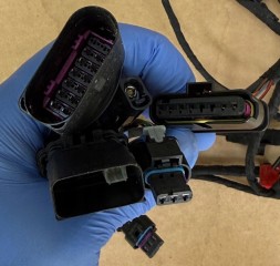 Audi OE 83H971085CF 83H971085 CF TAB 010 889 GA audi q3 f3 wiązka zderzaka przód 83h971085cf czujniki pdc instalacja przedniego zderzaka oem oe audi q3 МОНТАЖ ДРІТОВОГО ДЖГУТА БАМПЕРА AUDI Q3 F3 83H971085CF + ДАТЧИКИ PDC OEM