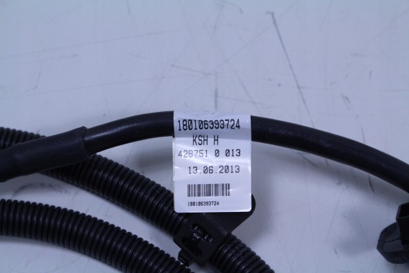 Mercedes-Benz OE ПРОВІД АКУМУЛЯТОРА MERCEDES W906 A9064401641