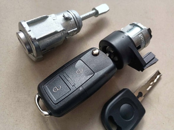 Китай ZESTAW ZAMKÓW ZAMEK WKŁADKA DRZWI STACYJKA KLUCZYK PILOT VW GOLF IV 4 BORA КОМПЛЕКТ ЗАМКІВ ЗАМОК ВСТАВКА ДВЕРІ СТАНЦІЯ КЛЮЧ ПУЛЬТ ДИСТАНЦІЙНОГО КЕРУВАННЯ VW ГОЛЬФ IV 4 BORA