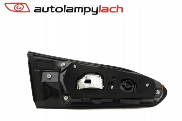 CHINA 902-6722R9212-1370R-LD-UESL Toyota corolla крос 2020- лампа права задня нова^