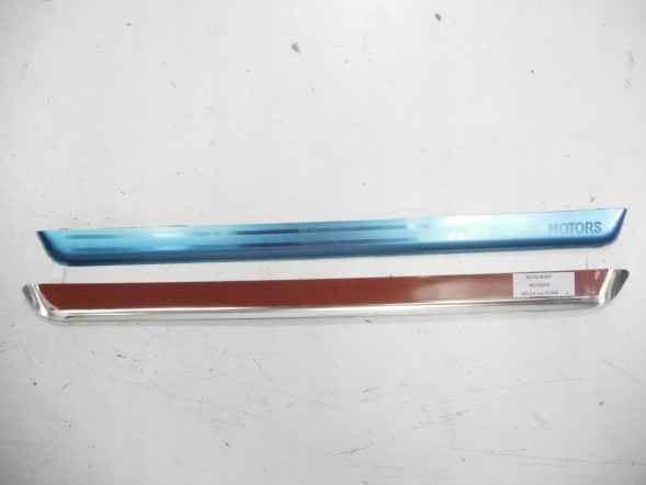 Mitsubishi OE Підсвічування накладок на пороги Mitsubishi Pajero Sport II OE MZ330256