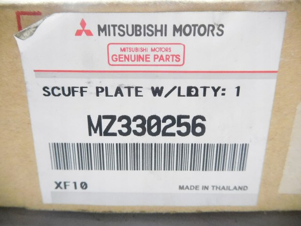 Mitsubishi OE Підсвічування накладок на пороги Mitsubishi Pajero Sport II OE MZ330256