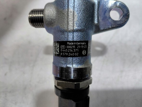BMW OE 8579240 03 BMW F40 G01 G20 G23 G26 G30 G42 B47D XD5O ПЛАНКА ФОРСУНОК 8579240 НОВА