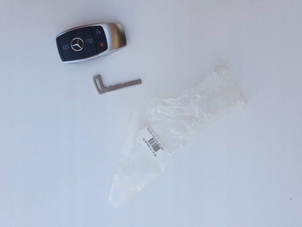 Mercedes-Benz OE MRKA MERCEDES KLUCZYK PILOT A1779056904 МЕРСЕДЕС КЛЮЧ ПУЛЬТ ДИСТАНЦІЙНОГО КЕРУВАННЯ A1779056904