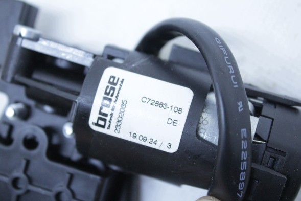 BMW OE 9473697 52209473697 23302085 C72863-108 ДВИГУНЧИК ПРИВОДУ БЛОКУВАННЯ СПИНКИ ЗАДНЬОГО СИДІННЯ 3-ГО РЯДУ BMW G07 X7 9473697