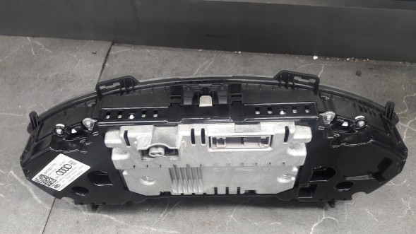 Audi OE 8W5920777P лічильник годинників audi a4 s4