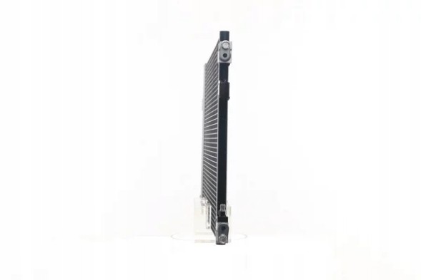 Mahle AC 637 000S Конденсатор кондиціонера opel astra j 09- з автоматичною коробкою передач