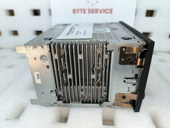 Volkswagen OE 7H0035152HX Автомагнітола VW RCD200 CD 2-DIN