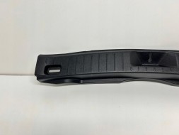 Mazda OE 847645 MAZDA CX-60 ЗАХИСНА НАКЛАДКА НА ЗАДНІЙ БАМПЕР ПЛАСТИКОВА