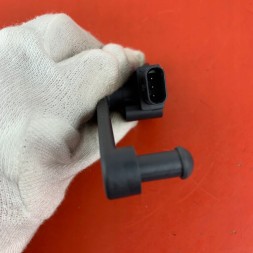 Land Rover заводська комплектація tel. +48 505 065 400 # LR PARTS # LUBLIN # CZĘSCI NOWE I UŻYWANE # LAND ROVER RANGE ROVER # JAGUAR # LR153363 M9R33C280BA M9R3-3C280-BA Jaguar i-pace датчик рівня підвіски пневмат. Осі перед m9r3-3c280-ba