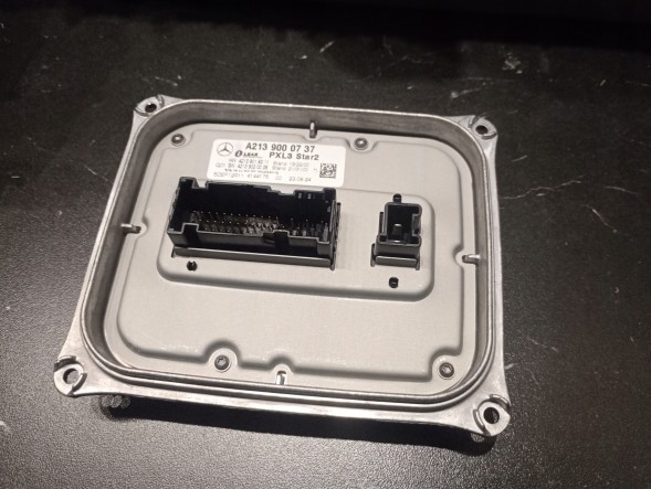 Mercedes-Benz OE A2139000737 A213 900 07 37 Sterownik moduł lampy led mercedes a2139000737 nowy.