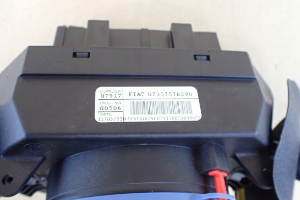Fiat OE 735757829 735674708 735657762 735782064 PRZEŁĄCZNIK ZESPOLONY MANETKA ŚWIATEŁ FIAT 500 2015- Перемикач комбінований (двірники, покажчики повороту, світло) для Fiat 500 2015-